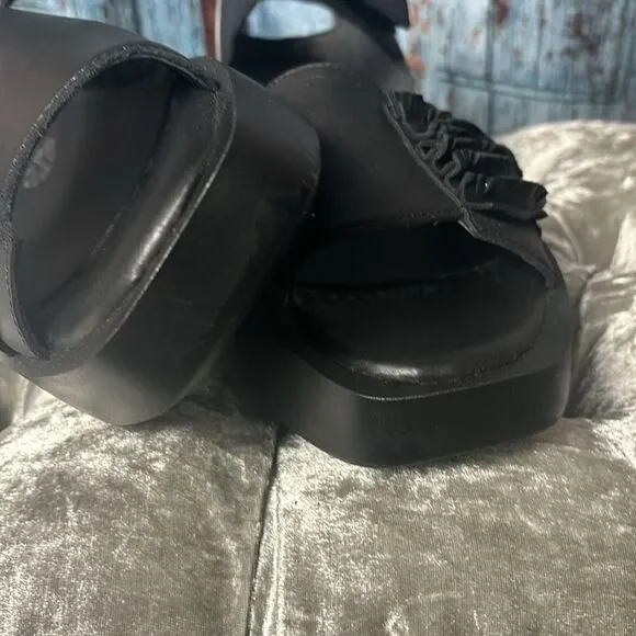 Papucei Helga black leather sandal NWOT, size 41 or 10.5, has some imperfections